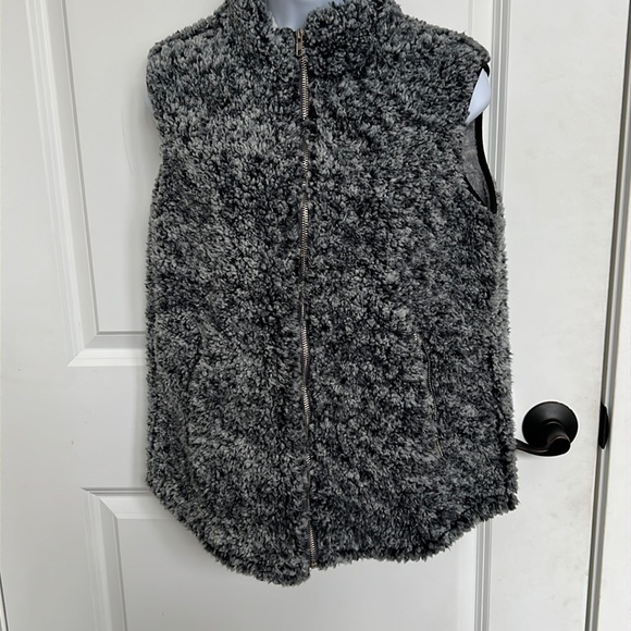 Fuzzy vest size M - Picture 1 of 6